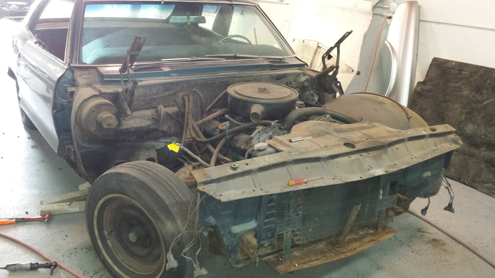 The front part of the 1965 Pontiac Grand Prix removed