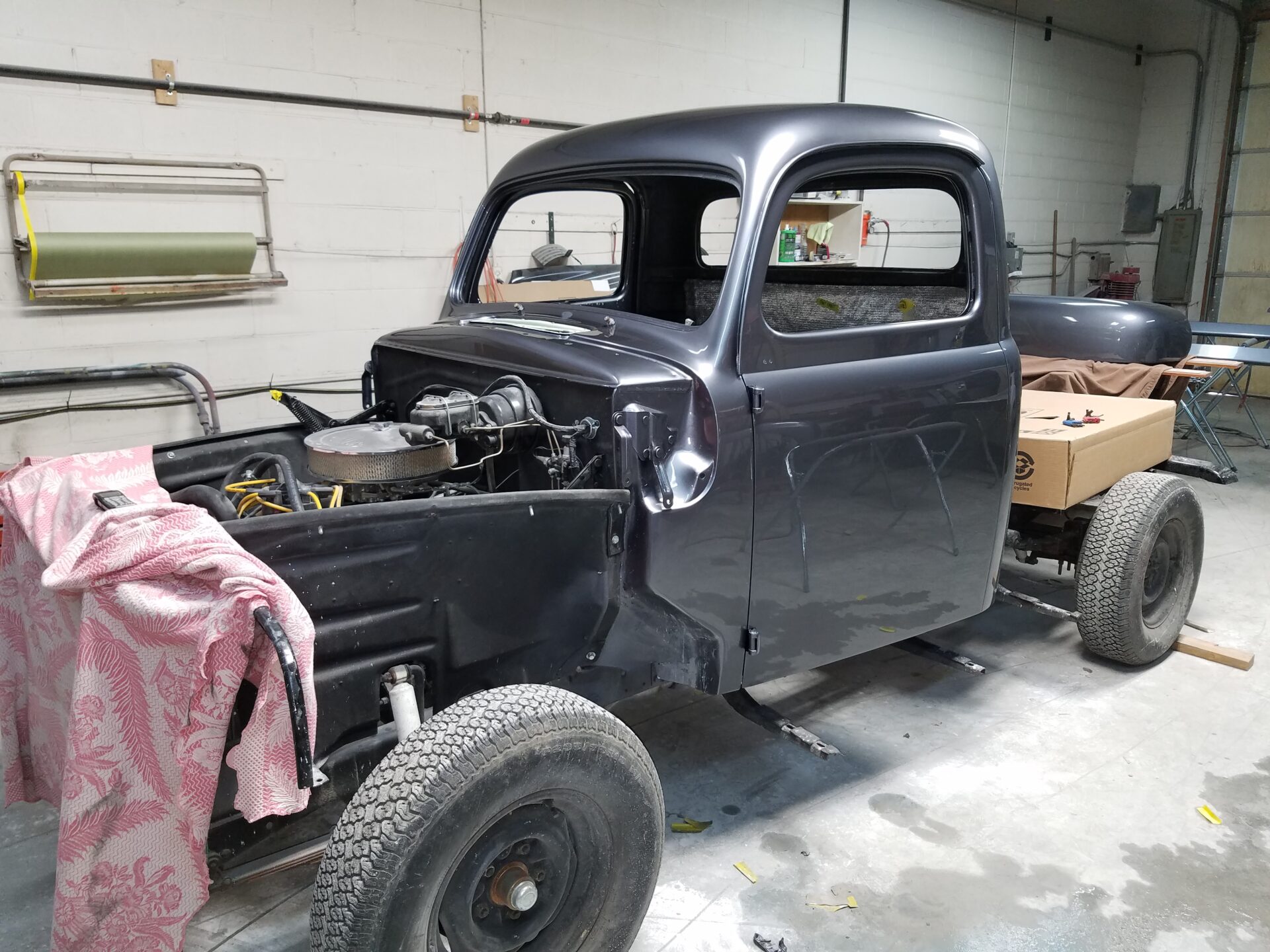 Glossed up black 1952 Ford F100 car paint
